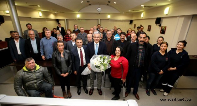 Karşıyaka’da Kadrolu İşçilere Sözleşme Sevinci