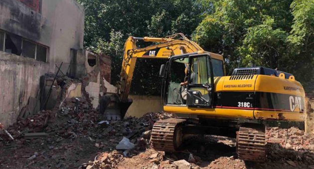 Karşıyaka’da metruk bina mücadelesi