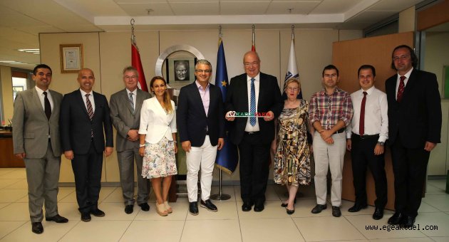 Karşıyaka dünyaya açıldı