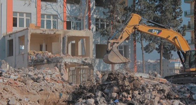 Karşıyaka Eski Devlet Hastanesi'nde yıkım başladı