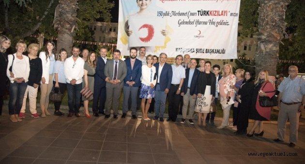 Karşıyaka iftarda merhamet çınarının altında buluştu
