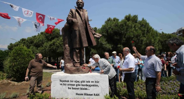 Karşıyaka, Nazım Hikmet’i andı 