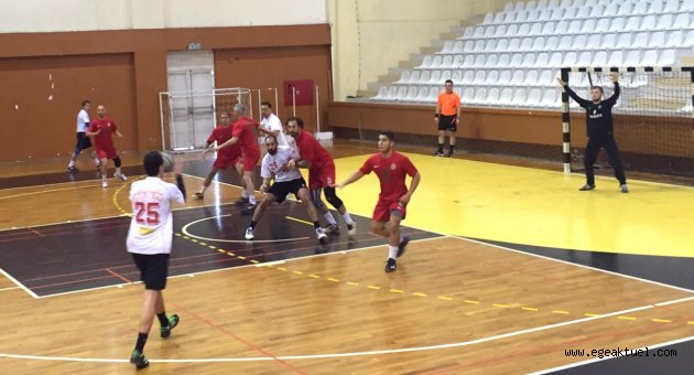 Karşıyaka’nın hentbolcuları yine zirvede