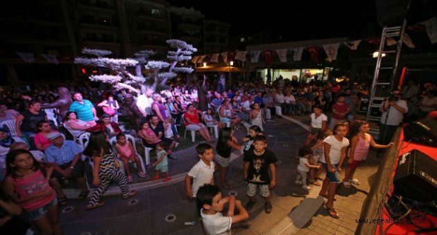 Karşıyaka’nın parklarında ‘konser’ zamanı