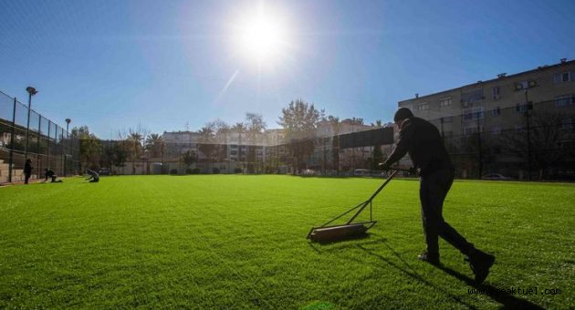 Karşıyaka’nın spor tesisleri yenileniyor