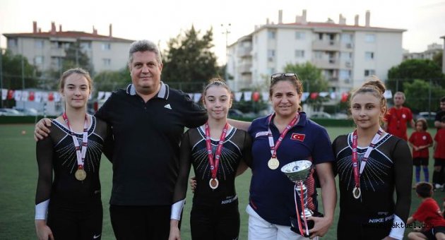 Karşıyaka’nın ‘Yaz Okulları’na renkli final