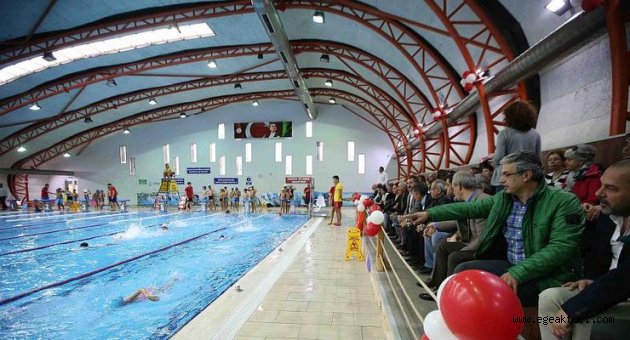 Karşıyaka’nın yüzme havuzu çok sevildi