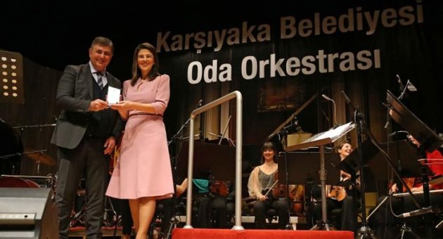 Karşıyaka yeni yılı müzik şöleniyle selamladı
