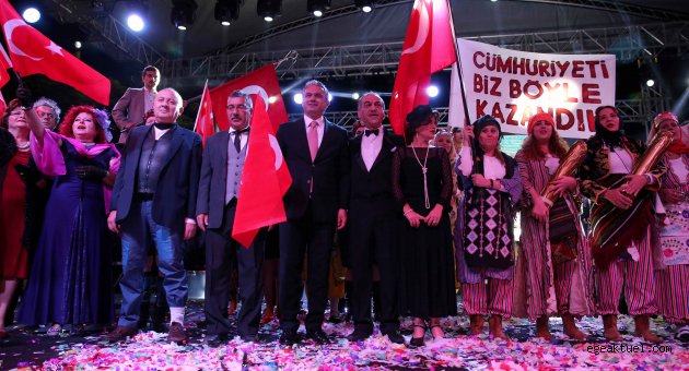 Karşıyaka'da 'Cumhuriyet' coşkusu