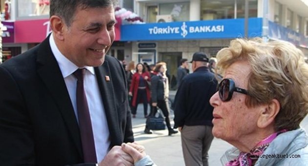 Karşıyaka'da doktor belediye başkanı görevine başladı