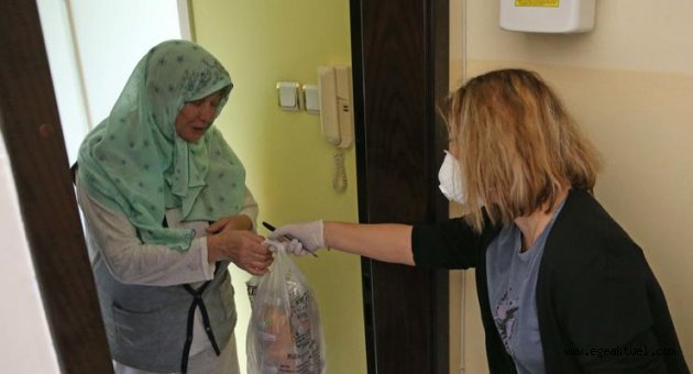 Karşıyaka'da korona gönüllüleri iş başında