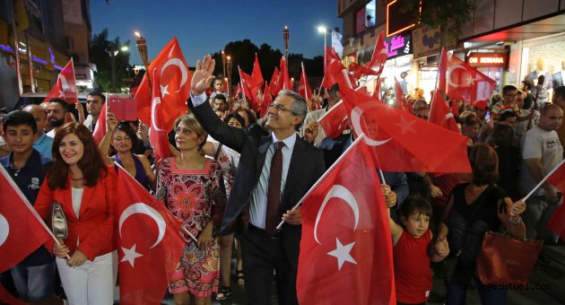 Karşıyaka'da 'Zafer’ coşkusu
