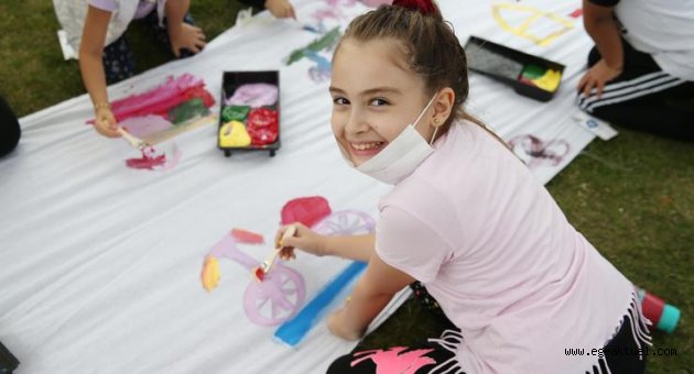 Karşıyakalı çocuklar bisiklet sevgisini resmetti