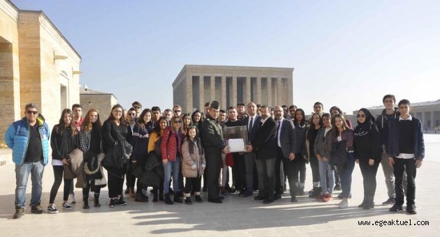 Karşıyakalı çocuklardan Ata’ya 500 metrelik mektup!