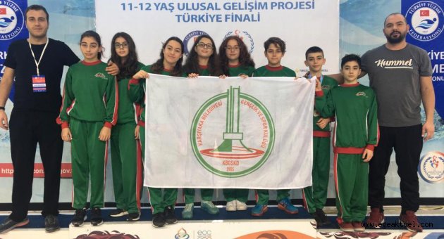 Karşıyakalı yüzücülerden 8 madalya!
