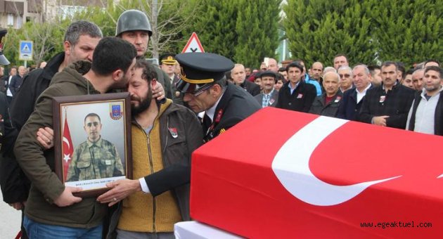 Kazada şehit olan asker son yolculuğuna uğurlandı 
