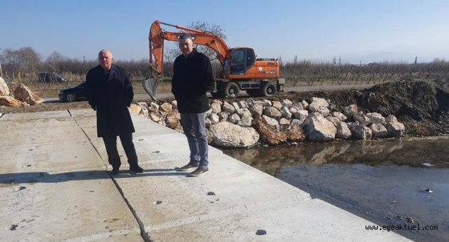 Kemalpaşa Belediyesi’nden çiftçiyi sevindiren köprü!