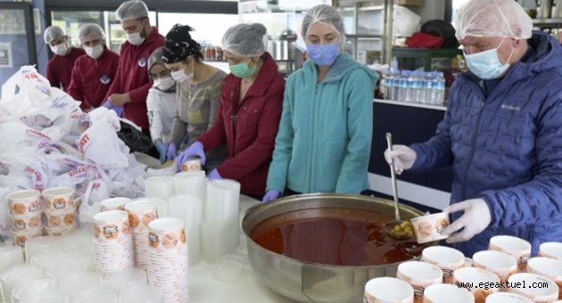 Kemalpaşa’da COVİD-19 hastalarına sıcak yemek