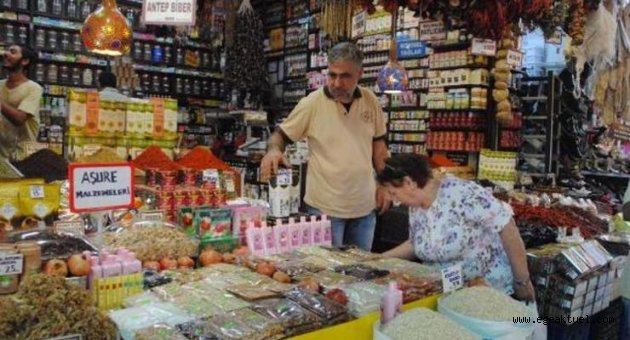 Kemeraltı Çarşısı'nda aşure bereketi