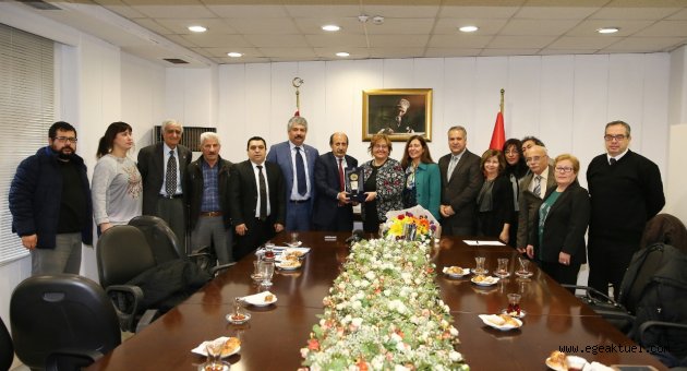 Kent gönüllülerinden Başkan Pekdaş’a plaket