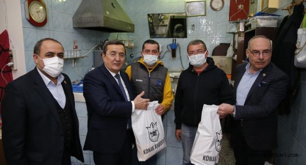 Kepenk açan kahveci esnafına çay, şeker, dezenfektan desteği verdi