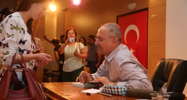 Kitap Kulübü’nün üçüncü konuğu Murathan Mungan oldu