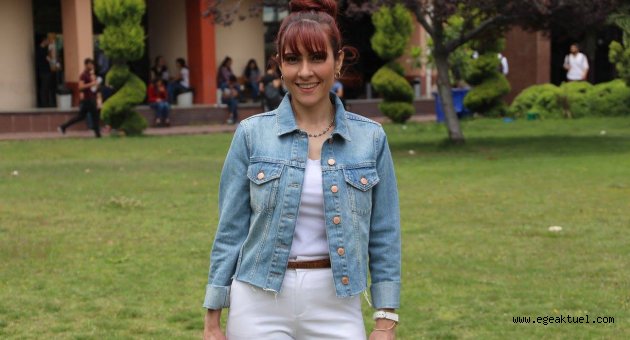 'Kitap okur gibi mutluluğu anlatamayız'