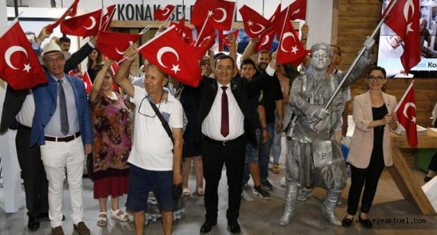 Konak Belediyesi’nden herkese bir bayrak
