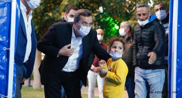 Konak Belediyesi’nin oyun çadırları çocukların yüzünü güldürdü