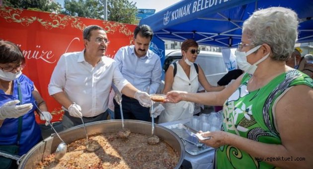 Konak’ta aşure bereketi paylaşıldı