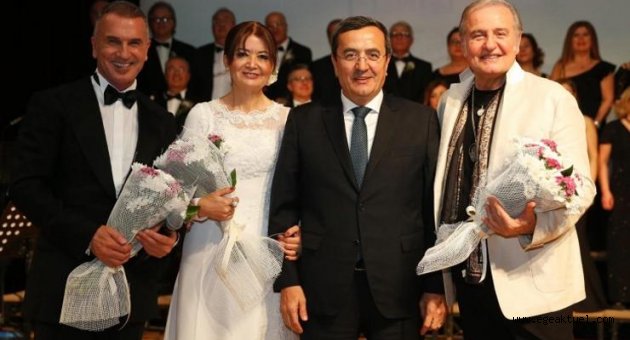 Konak’ta Erdura ile nostalji rüzgarı esti