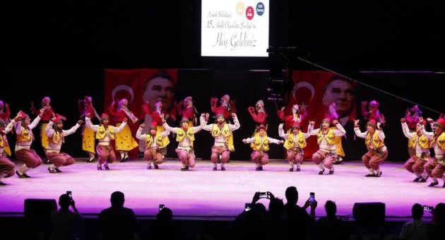 Konak’ta halk oyunları coşkusu
