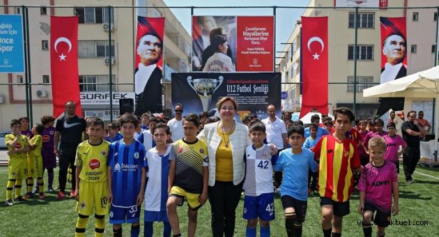 Konak’ta miniklerden futbol şenliği