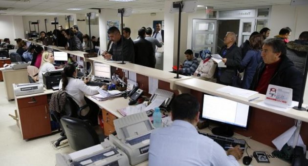 Konak’ta vezneler hafta sonu da açık