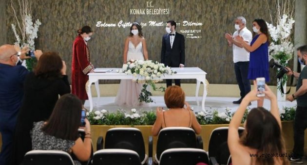 Konak’ta yeni normalleşmede ilk nikahlar kıyıldı