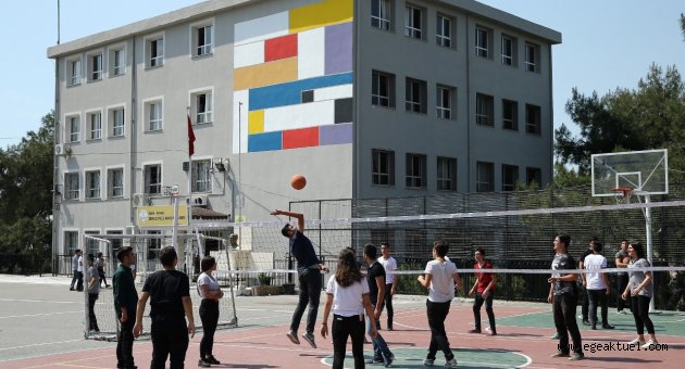 Konak’tan okulları ‘renklendiren’ hizmet