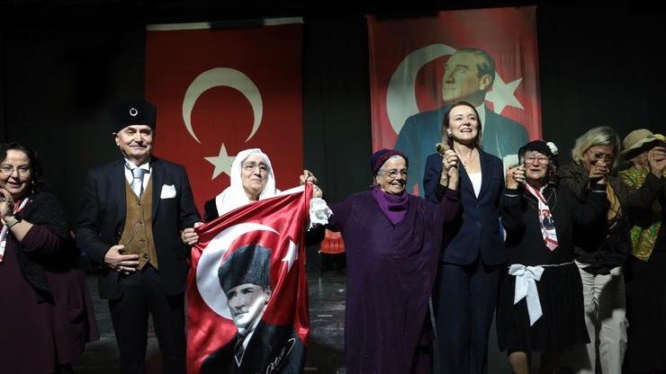 Konak’ın çınarlarından unutulmaz Cumhuriyet gösterisi