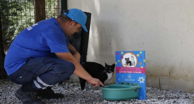 Konak'ta can dostlar sıcakta susuz kalmıyor