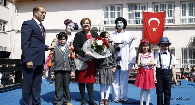 Konak'ta coşku bitmiyor