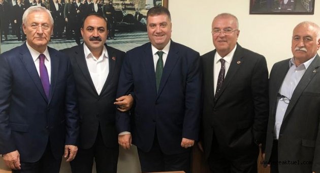 Konak'ta esnaf dostu masa