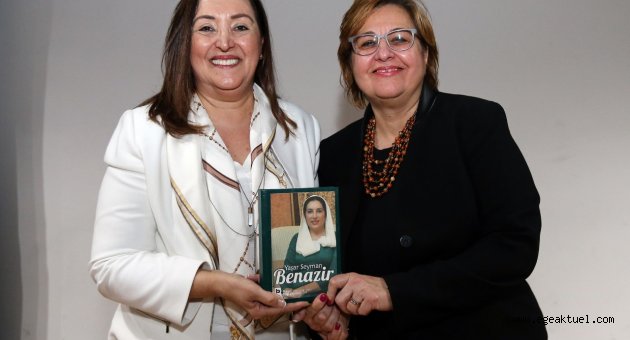 Konak'ta Medeni Kanun ve Benazir konuşuldu
