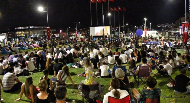 Kordon’da çimde sinema keyfi
