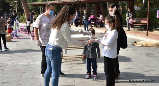 Koronavirüs Bornovalı Miniklere oyunlarla anlatılıyor