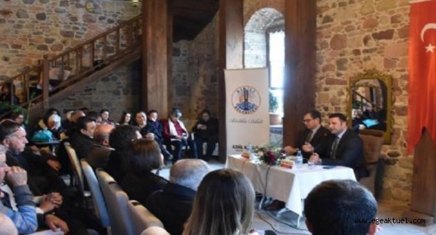 'Kriz ve Yerel Yönetimler' Dikili’de konuşuldu