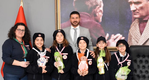 Küçük izcilerden Başkan Gürbüz'e ziyaret