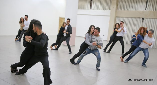 ‘Latin’ havası Karşıyaka’yı sardı