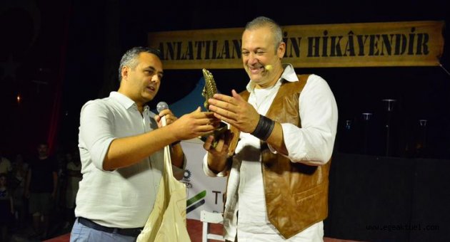 Levent Üzümcü Torbalı’da ayakta alkışlandı