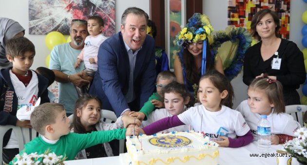 Lösemiyi yenip pastayla kutladılar