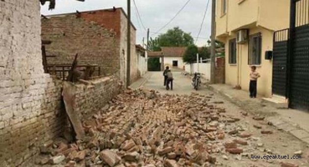 Manisa beşik gibi: Sarsıntılar gece de sürdü