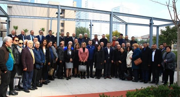 Manisalılar, CHP’li Sandal’ı bağrına bastı